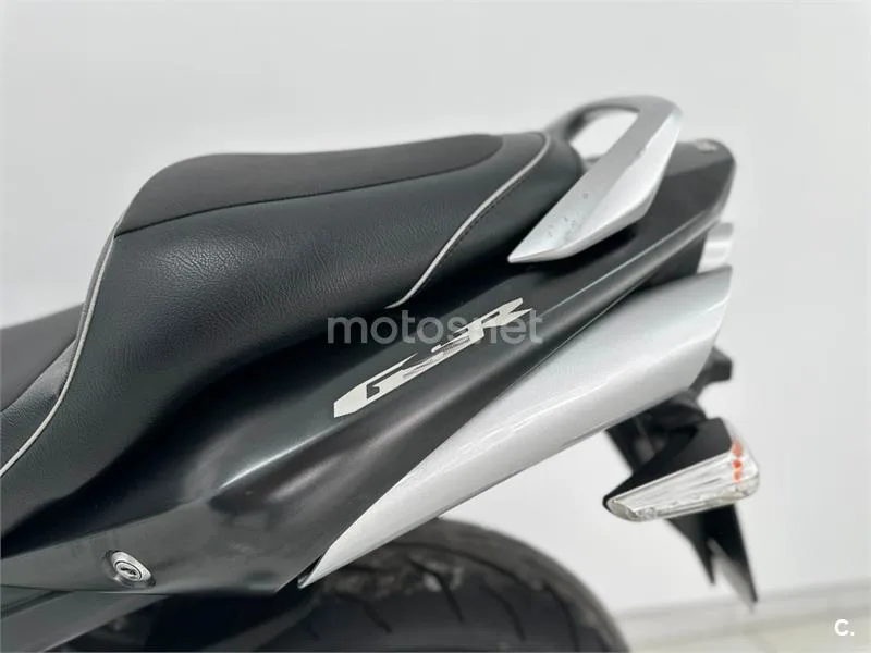 Suzuki GSR 600 – Vista 26