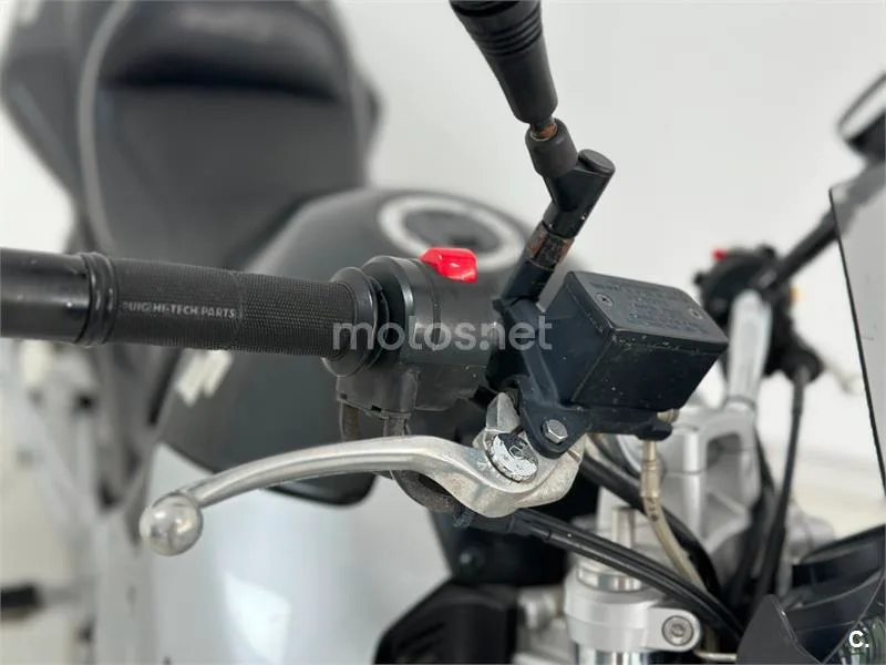 Suzuki GSR 600 – Vista 29