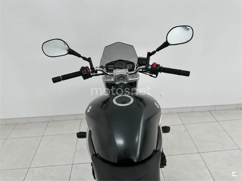 Suzuki GSR 600 – Vista 7