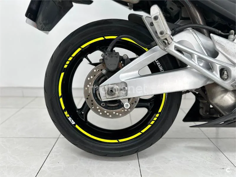 Suzuki GSR 600 – Vista 9