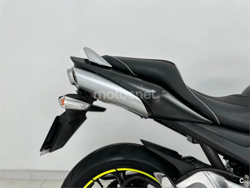 Suzuki GSR 600 – Vista 10