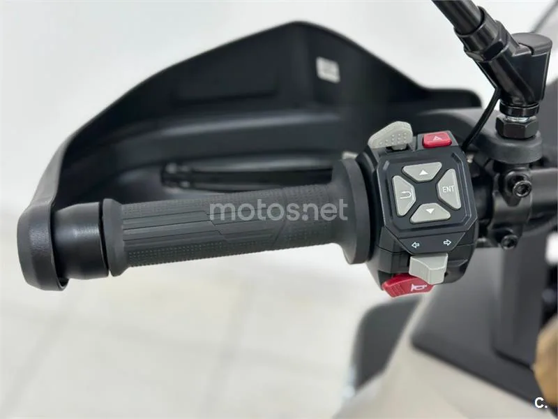 Voge 900 DSX – Vista 19