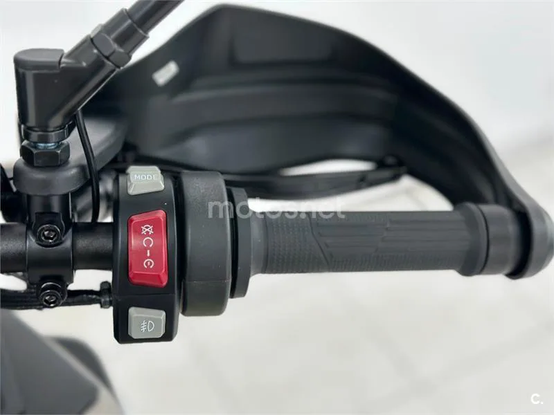Voge 900 DSX – Vista 20