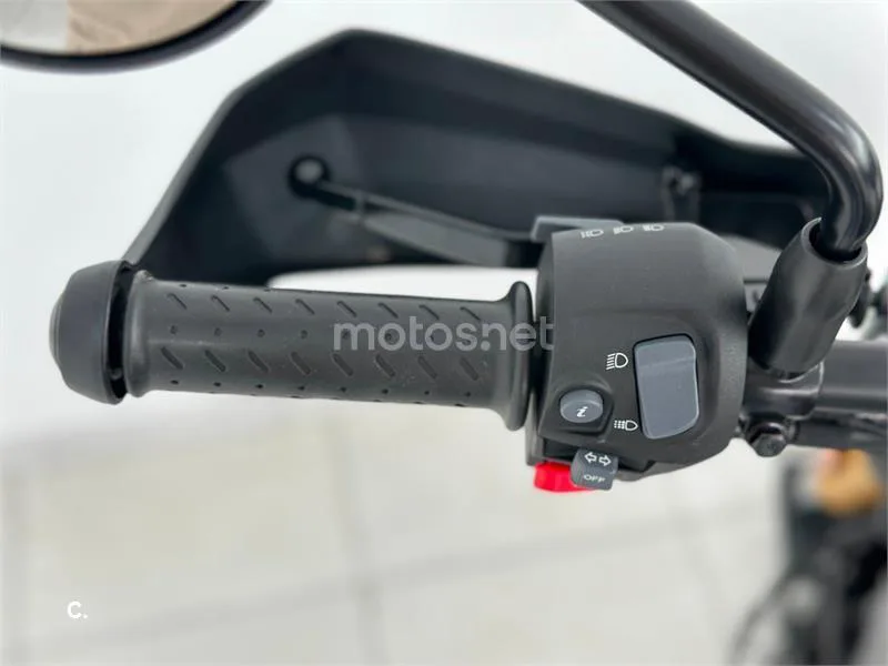 Triumph Scrambler 400 X – Vista 31