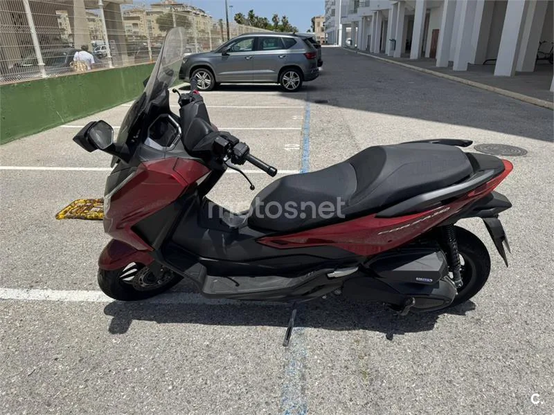 Honda Forza 350 - Vista 3