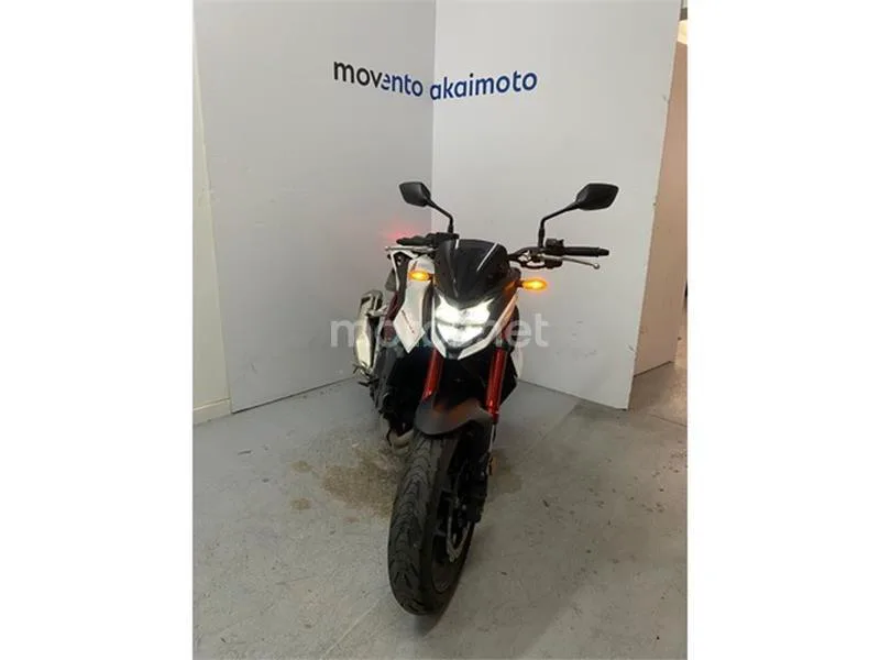 Honda CB 750 Hornet – Vista 10