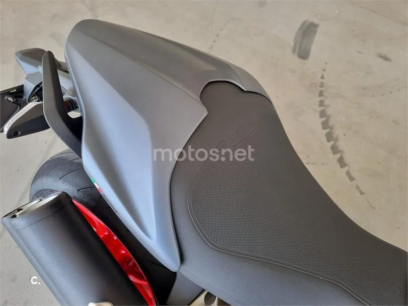 Ducati Monster 821 – Vista 3