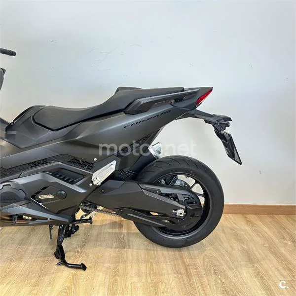 Honda Forza 750 – Vista 3