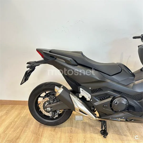 Honda Forza 750 – Vista 6