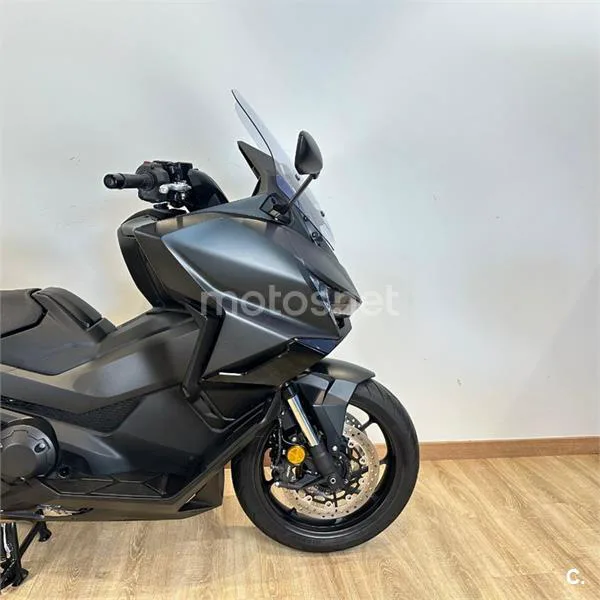 Honda Forza 750 – Vista 7