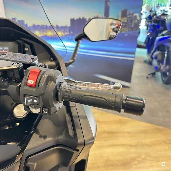 Honda Forza 750 – Vista 10