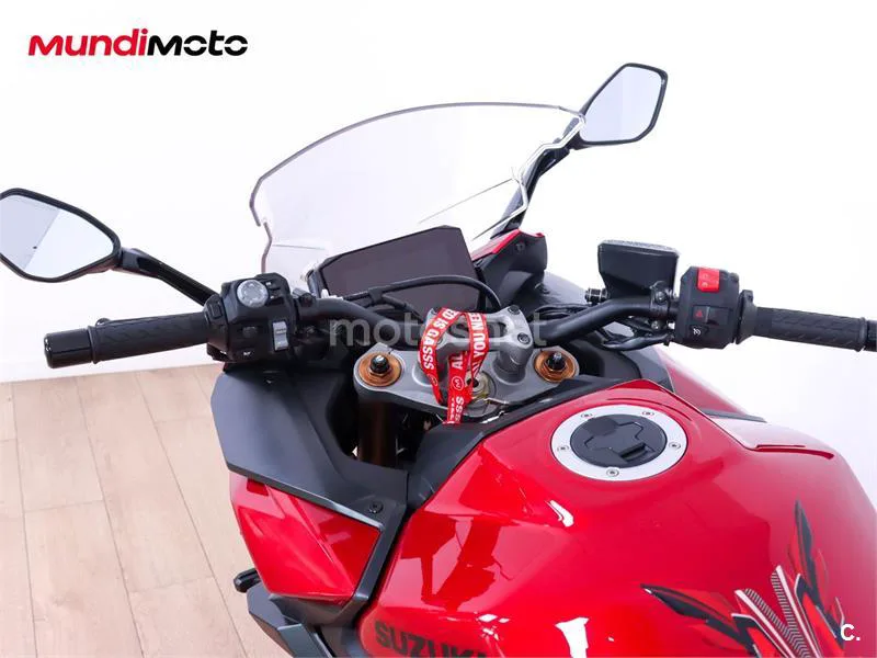 Suzuki GSX-S – Vista 11
