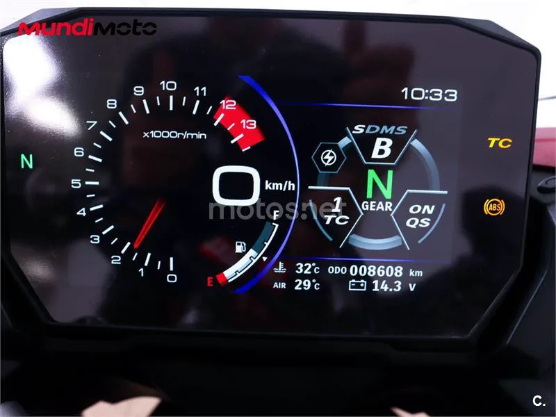 Suzuki GSX-S – Vista 12