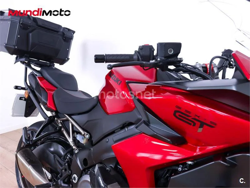 Suzuki GSX-S – Vista 18