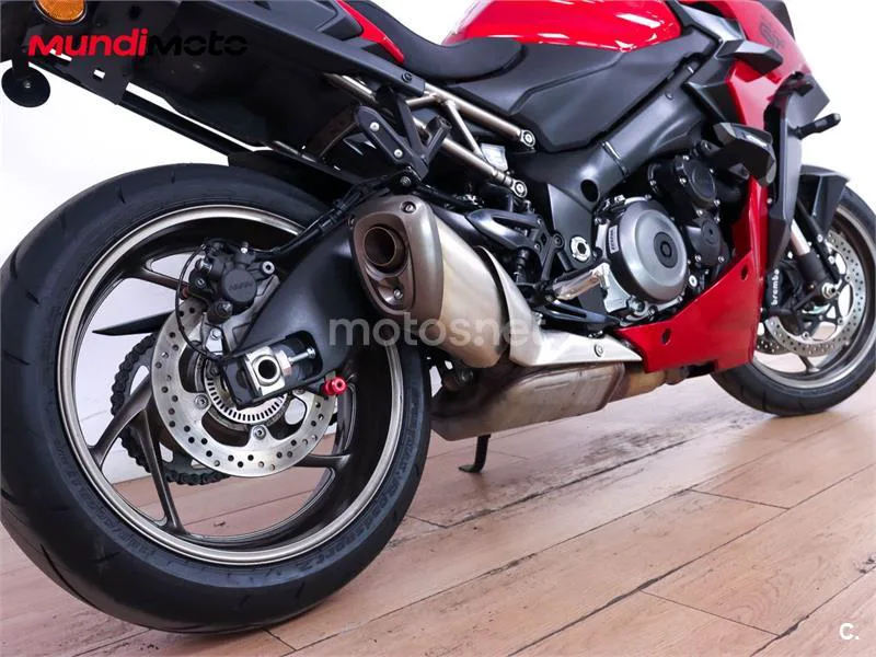 Suzuki GSX-S – Vista 4