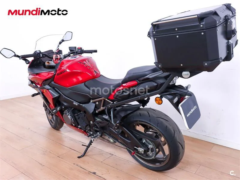 Suzuki GSX-S – Vista 8