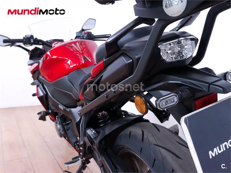 Suzuki GSX-S – Vista 9