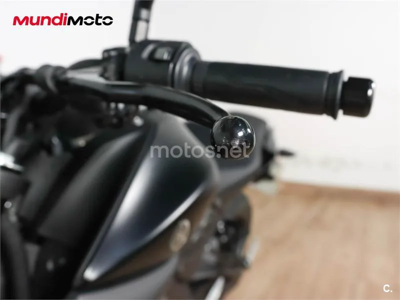 Yamaha MT-125 – Vista 22