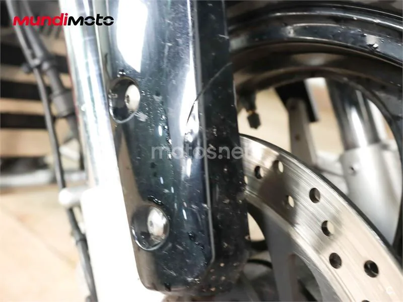 Suzuki Intruder M800 – Vista 16