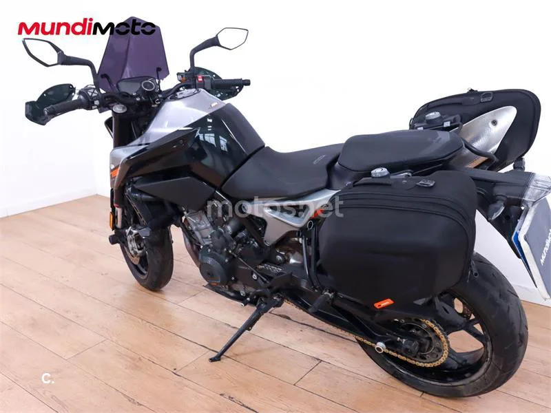 KTM 790 – Vista 8