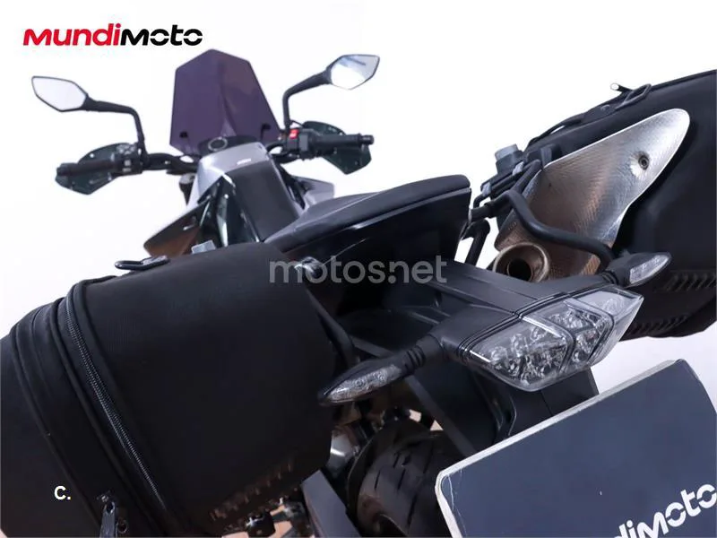 KTM 790 – Vista 9