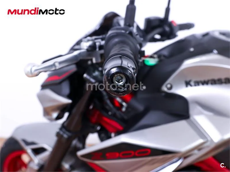 Kawasaki Z900 – Vista 17