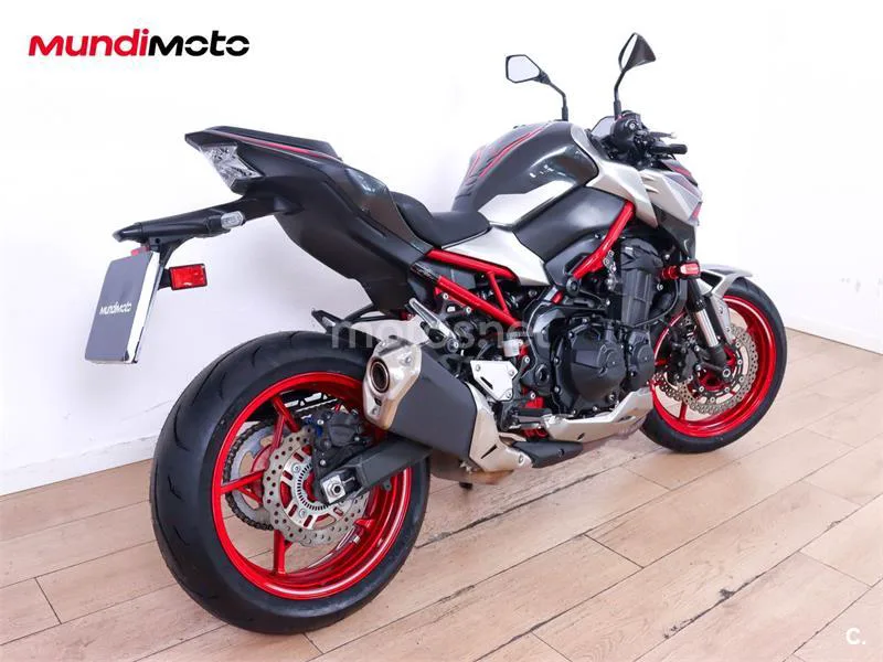 Kawasaki Z900 – Vista 3