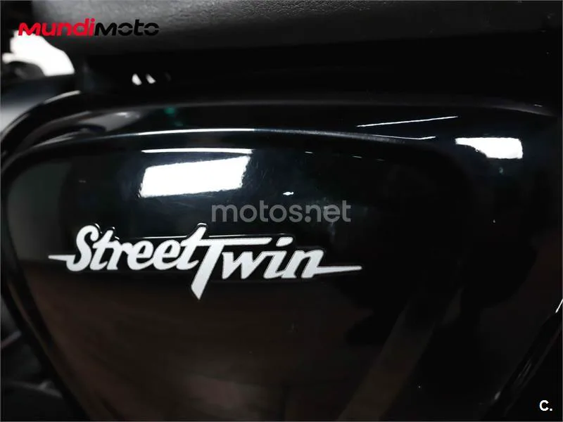 Triumph Street Twin – Vista 15