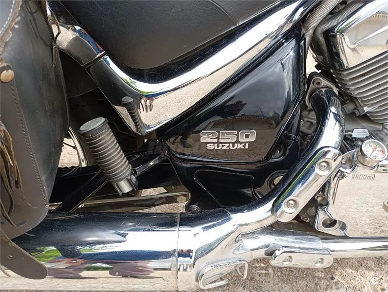 Suzuki Intruder 250 – Vista 9