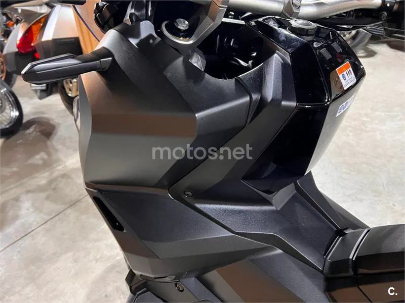 Honda X-ADV – Vista 75