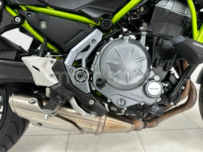 Kawasaki Z650 – Vista 12