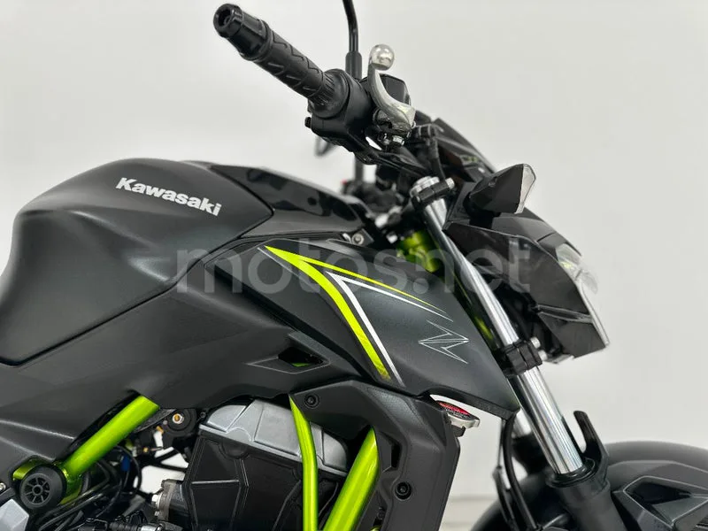 Kawasaki Z650 – Vista 15
