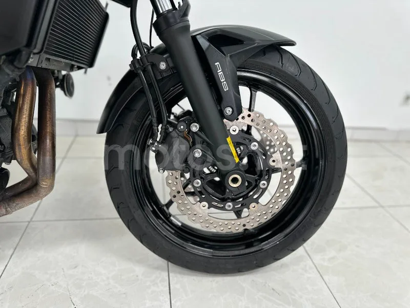 Kawasaki Z650 – Vista 16