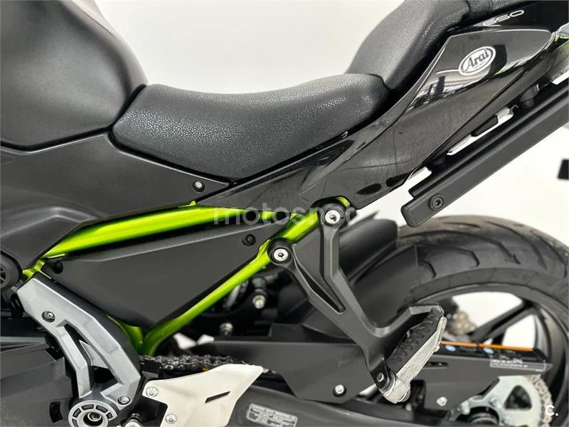 Kawasaki Z650 – Vista 23