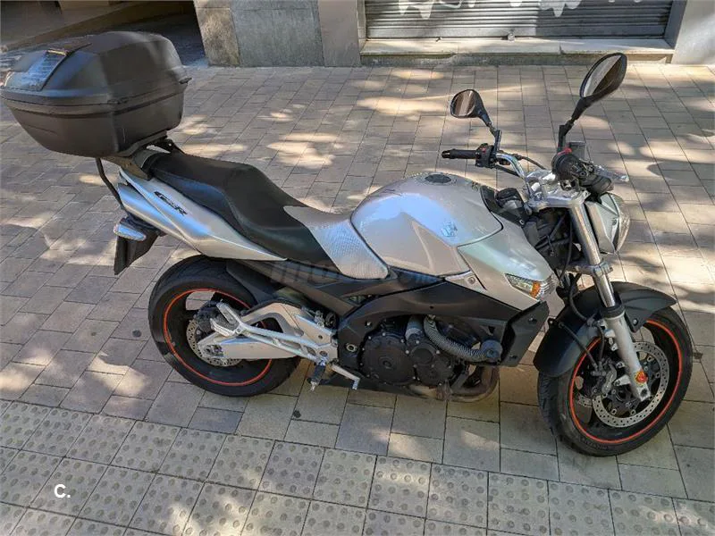 Suzuki GSR 600 – Vista 2