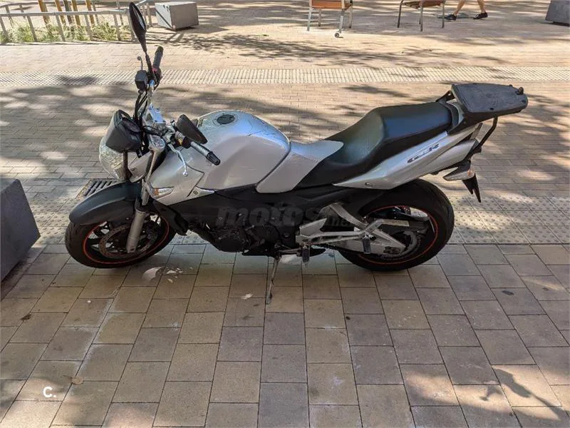 Suzuki GSR 600 – Vista 6
