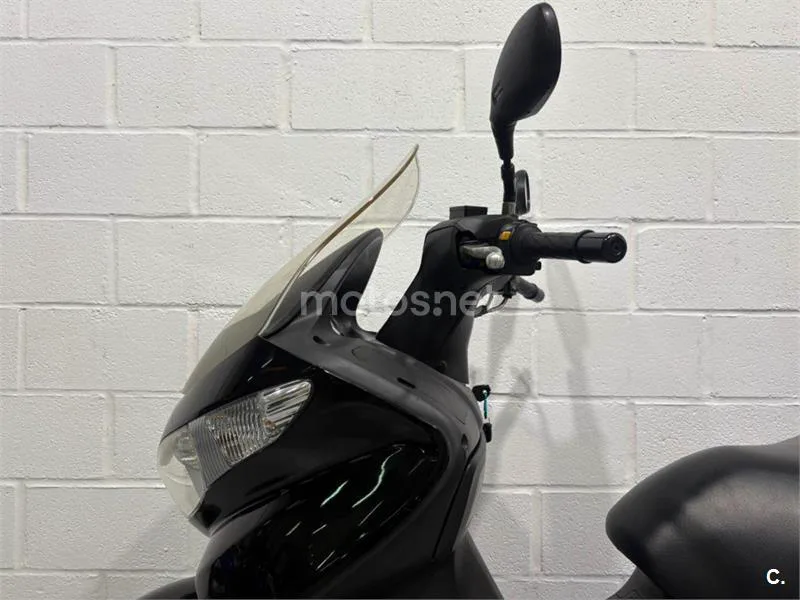 Suzuki Burgman 200 – Vista 15