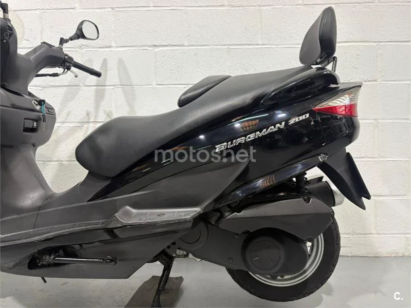 Suzuki Burgman 200 – Vista 17