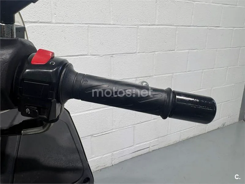 Suzuki Burgman 200 – Vista 20