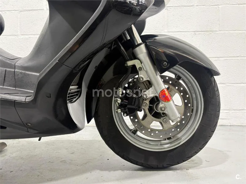 Suzuki Burgman 200 – Vista 10