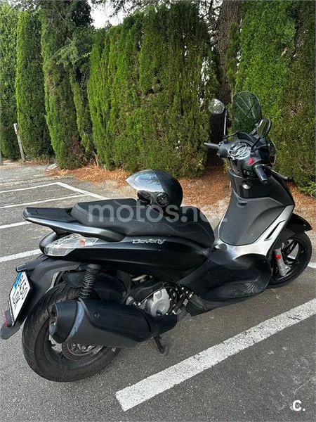 Piaggio Beverly – Vista 2