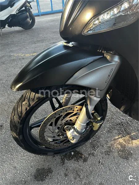 Piaggio Beverly – Vista 8