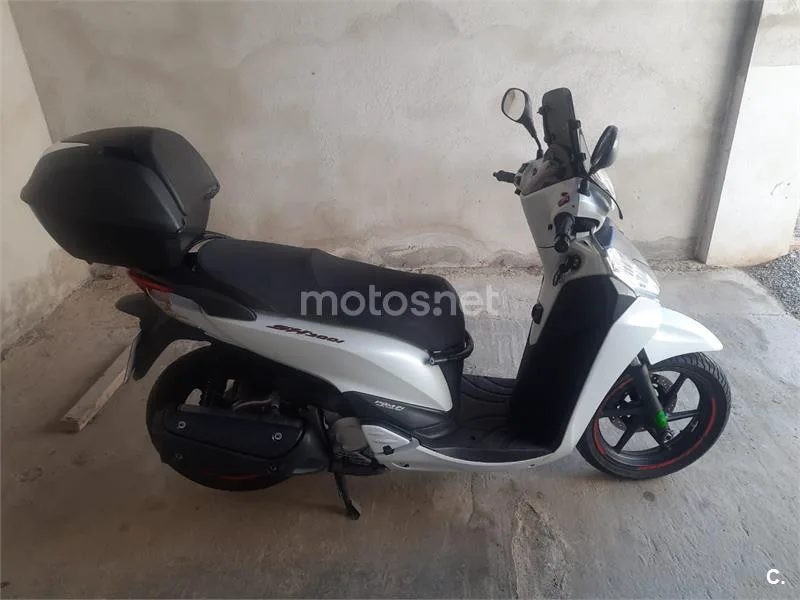 Honda SH 300i – Vista 3
