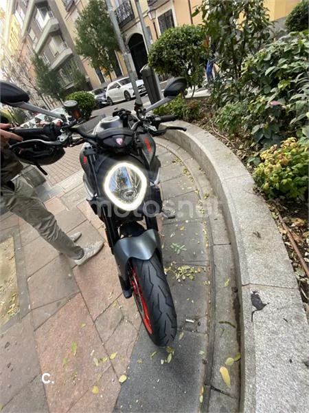 Ducati Monster – Vista 4