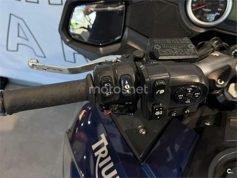Triumph Trophy SE – Vista 8