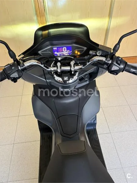 Honda PCX 125 – Vista 8
