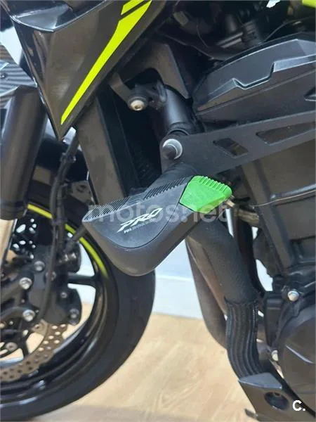 Kawasaki Z900 – Vista 17