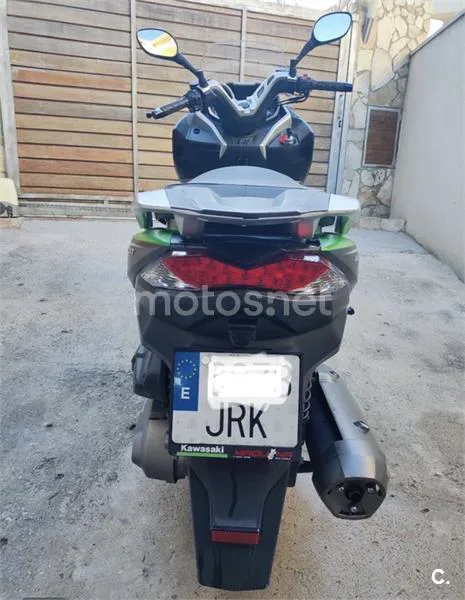 Kawasaki J300 – Vista 4