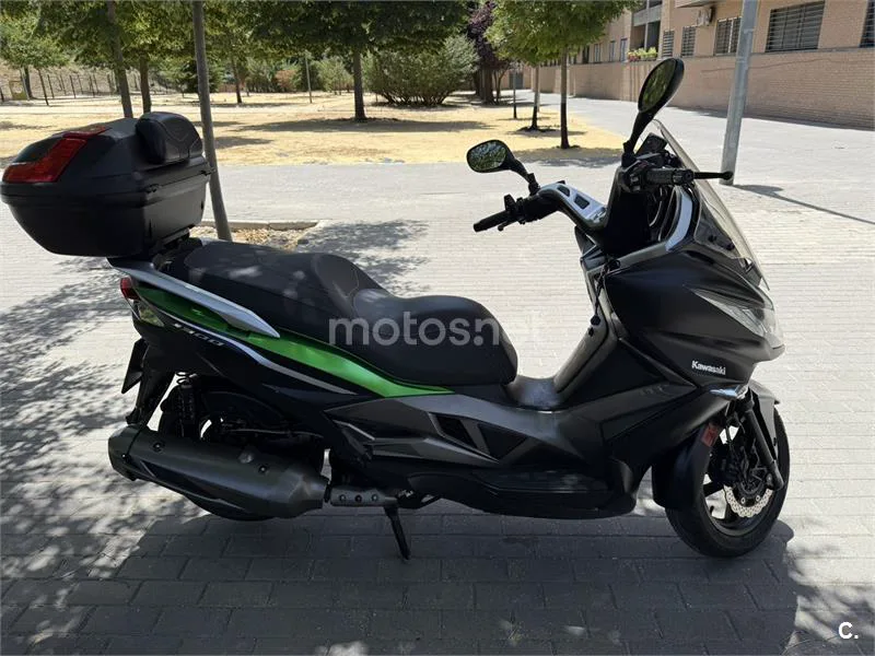 Kawasaki J300 - Vista 10