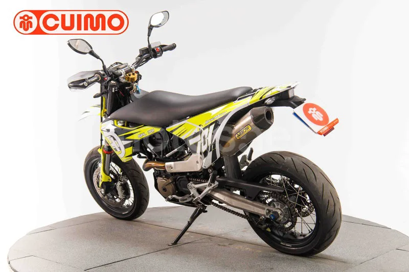 Husqvarna 701 Supermoto – Vista 6